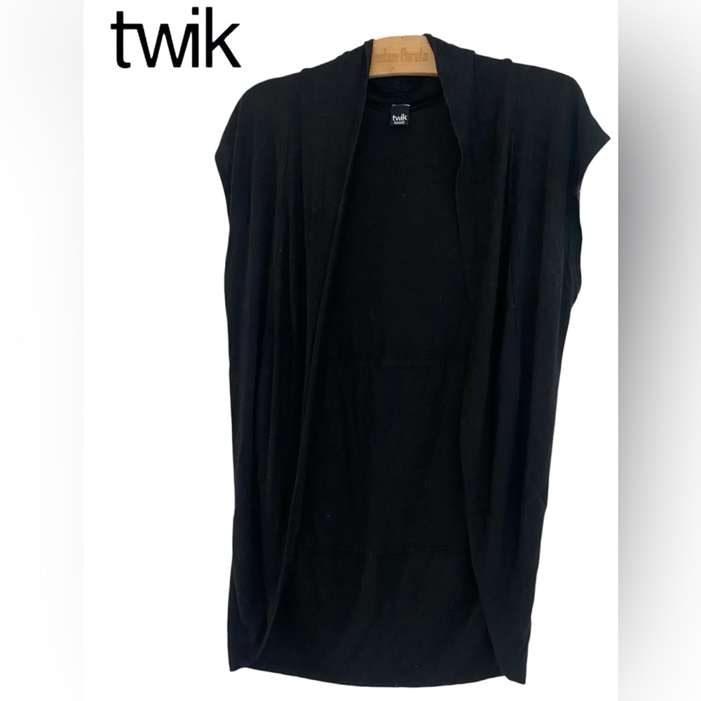 🐝Twik Black Knit Vest